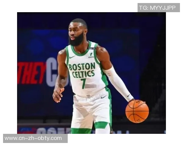 杰伦布朗首节狂砍19分3板2助2断三分火力全开助力球队领先